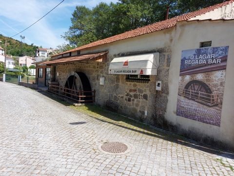 Propriété pour l’exploitation d’un bar/restaurant fluvial ; Il s’agit d’un ancien moulin à huile d’olive, récupéré et rénové en 2011, sur la rive de la rivière Alva, dans le meilleur emplacement de S. Sebastião da Feira (Oliveira do Hospital). Avec d...