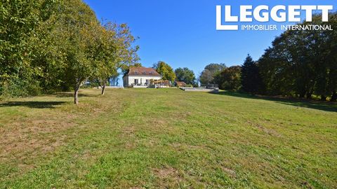 A24824SUG24 - This 18th century farmhouse is well secluded at the end of a farm track, 700 m from the river Auvézère, with its own meadow and a fabulous view. The property is marked on the cadastra Napoléon of 1811 and has changed little, the differe...