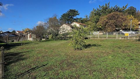 On REYRIEUX, very pretty land with a view of the Mont du Lyonnais, sold unserviced but everything is nearby. Visit this land with your sales agent Sébastien MASSARDIER EI by contacting him on (RSAC Vienne no. 00035). This announcement is brought to y...