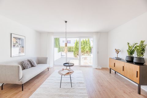 A spacious townhouse in the prime residential area of Leinfelden is available for rent. The house has recently undergone high-quality renovations and presents itself in a particularly welcoming manner. Due to its generously designed living space, fea...