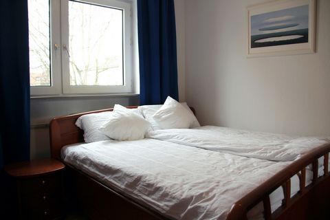 Comfortable 3-room apartment in Eschborn with good connection to freeway A5/A66/A648 (5 min), to S-Bahn station Eschborn Süd (8 min on foot) and with S-Bahn within 10min at Frankfurt Fair and in 15 min at Frankfurt main station. Direct bus connection...