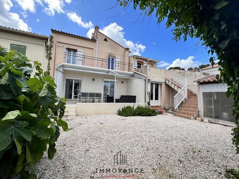 Jacou - Exclusivity Located in a quiet subdivision close to shops, 10 minutes walk from the village center, tram (line 2), school. Six-room house in R + 1 of about 138m2 on a plot of 320M2 without vis-à-vis. The property comprising on the ground floo...