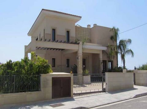 This exclusive & individually designed villa, with Title Deeds in the sought after area of Kalogiri is built to the highest specifications on an elevated plot on the eastern fringes of Germasoyia, with distant views of the Mediterranean sea. This fiv...