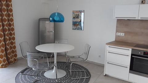 Move in only with suitcase - this is possible in this high quality equipped apartment, where you really find everything! A chic interior, modern fitted kitchen, washer-dryer, elevator, smart TV - you will feel at home. The apartment has a bedroom, a ...