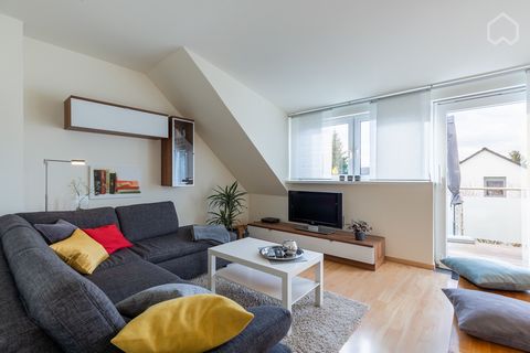 ***English Version*** Düsseldorf-Kaiserswerth: Bright top floor apartment with large terrace in a 3-party house. Living room with large window areas, divided into sitting, dining and working area. Bedroom with 1.4 m wide bed, blackout curtains and se...