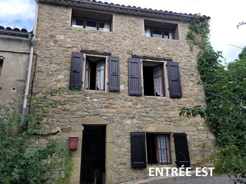 Large village house located in the heart of the village of Rosans (05) on 3 levels. On the ground floor a living room with stone walls giving access to a cellar, on the first floor a kitchen, bathroom and 2 living rooms. One of them with its fireplac...