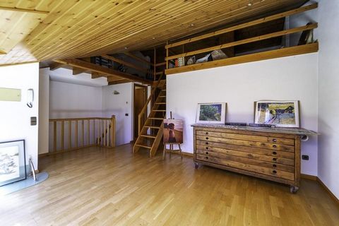Penthouse in the charming town of Ordino, with an area of 81 m². This property has 2 double bedrooms and 2 bathrooms. The property is in good condition and offers a feeling of comfort. Inside, you can see aluminum interior carpentry and a parquet flo...