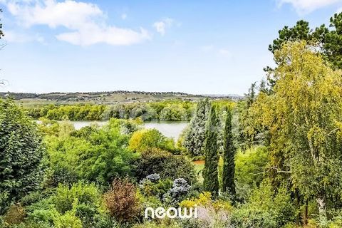 The NEOWI BEAUJOLAIS real estate agency offers you EXCLUSIVELY this property and its exceptional environment. Family house located out of sight but still close to amenities. The interior and exterior surfaces of this property are extremely difficult ...