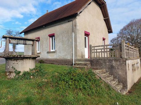 Saint Eugène (71320) Country environment, absolute calm, unobstructed view for this pretty stone house. It consists of a living room, two bedrooms, a kitchenette, shower room with toilet. South facing terrace with the possibility of parking a vehicle...