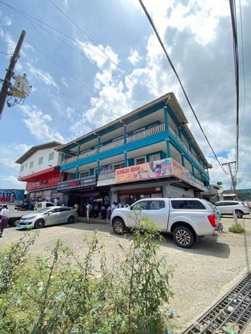 Commercial building for sale in Santa Rita, Sabanitas This stunning three-story building has everything you need for your investments. Located on the side of the road leading to Portobelo, this property offers: 481 m² of space 5 Apartments 3 Commerci...