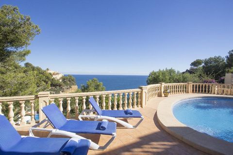 Villa classique et confortable à Javea, Costa Blanca, Espagne avec piscine privée pour 8 personnes. La maison de vacances est située dans une région balnéaire et résidentielle. La villa a 4 chambres à coucher, 3 salles de bain et 1 toilette pour les ...