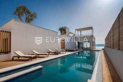 Unique villa with spectacular view located in a small Dalmatian village Marušići, near Omiš. Villa spreads over 297 m2 and consists of a ground floor, two floors, spacious roof terrace and many accompanying facilities. Three luxury bedrooms with en -...