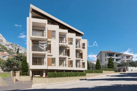 Makarska Riviera, Gradac, two-room apartment on the ground floor of a smaller residential building. The building consists of a basement, ground floor and three floors. The apartment covers an area of 61.10 m2 and has a southern orientation. The build...