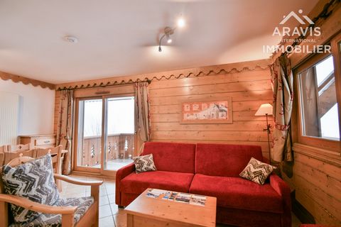 Charming T3 in a tourist residence, a stone's throw from shops and ski lifts, in the center of Chinaillon. It is composed of an entrance with cupboards, 1 separate toilet, a beautiful bright living room with open fitted kitchen and a large balcony of...