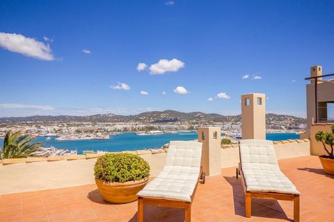 For sale, a magnificent 17th-century building located in Dalt Vila, the emblematic island of Ibiza. This building is part of the original structure of a grand construction and shares its northern facade with two unique and splendid properties (we hav...