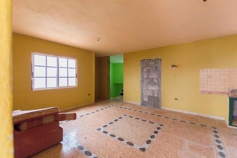 Building with a rural character located in the La Vega neighborhood, Icod de los Vinos. It is a house of 307 square meters built on a plot of 201 meters. It is distributed in two independent apartments on the ground and first floor, and a penthouse a...