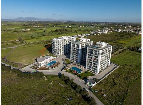 The property has an unobstructed sea view. Wake up every morning to alluring colours of blue and green. The beach is easily accessible from the apartment and approx. 0-500 m away. The closest airport is approx. 50-100 km away. The apartment has a liv...