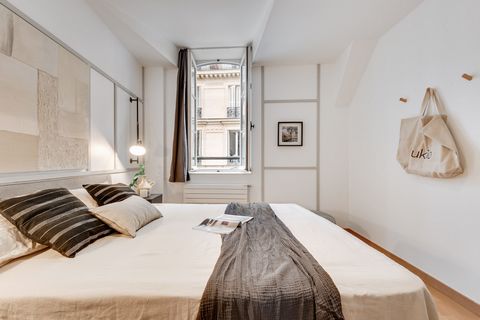 Splendid renovated and furnished apartment in Rue Montorgueil, in the Les Halles quartier of the 1st Arrondissement. It's on a 3rd floor, close to the Sentier and Étienne Marcel stations. Nearby attractions include the Domaine National du Palais-Roya...
