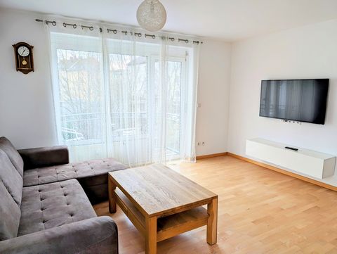 This bright, renovated apartment is located in a mature neighborhood in Münchnerstraße.