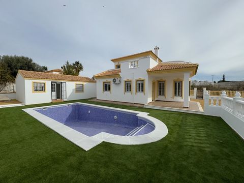 A magnificent detached 3 bedroom, 2 bathroom villa located in the very sought after suburb of El Prado just minutes from the bustling market town of Arboleas.   Situated in a quiet cul de sac, this home offers the privacy of a large 700m2 plot of lan...