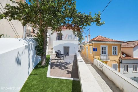   BUILDING FOR LOCAL ACCOMMODATION, LOCATED IN THE CENTER OF LEIRIA.   The property consists of 12 studios, all of which are leased.   All rooms are equipped with kitchenette and bathroom with shower cabin.   If you are an investor looking for an exc...