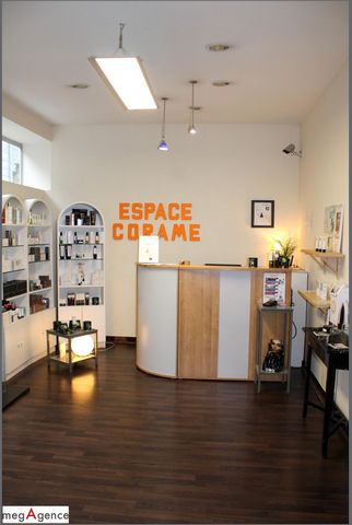 This 55 m² beauty and aesthetic institute has been established for 40 years in the heart of this small, dynamic town on an axis benefiting from good visibility with pedestrian flows and a large catchment area. The lounge includes a reception area wit...
