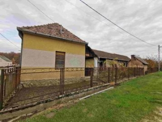 Price: £9,836.00 Category: House Area: 100 sq.m. Plot Size: 2396 sq.m. Bedrooms: 3 Location: Countryside £9.836 All-in costs, excluding 4% tax Address: Potony, Somogy , Hungary Category: South - Baranya Property type: House Lot size: 2396 m2 House si...