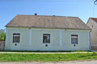 Price: £32,207.00 Category: House Area: 140 sq.m. Plot Size: 1500 sq.m. Bedrooms: 3 Bathrooms: 1 Location: Countryside Electricity: yes £32,207 All-in costs, excluding 4% tax Address: Ötvöskónyi, Somogy , Hungary Category: South West Hungary Property...