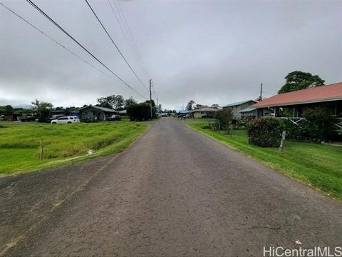 Ready to build your home in a sweet neighborhood in beautiful Lakeland? Close to Waimea or Honoka'a town. With green all around how can one resist to call this place home.