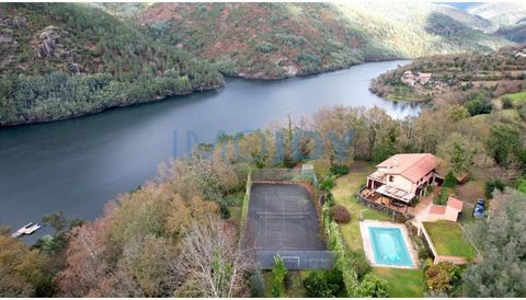 Huis in Gerês - Caniçada Gelegen tussen dichte groene vegetatie, met uitzicht op het Caniçada-stuwmeer en met de bergen van het Peneda-Gerês-park op de achtergrond, ligt dit prachtige pand met ongeveer 5000m2, genaamd 'Pousada Ribeira Cávado'. Aangez...