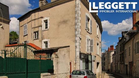 A13036 - In Blois, in the centre of the city, on the historic street near the town hall and the quays of the Loire. Quatre apartments currently for rent. Potential income for investment in stone. BLOIS is the prefecture of Loir et Cher with all shops...