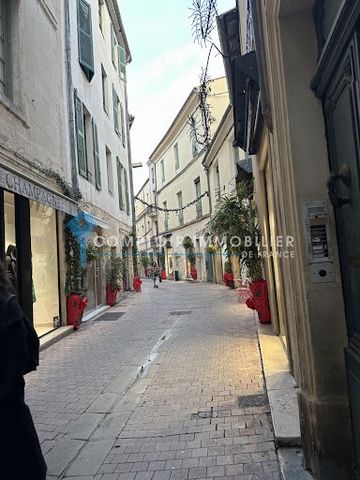 NIMES EXCLUSIVITY For sale: Business in the Ecusson de Nîmes, a lively pedestrian street with high traffic. Rare opportunity! The owners are retiring after 35 years of operation. Already a thriving business, ideal for entrepreneurs looking to develop...