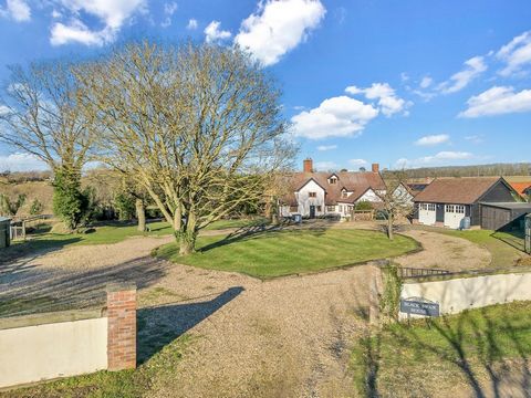 Characterful Period Home. For a house so full of character, it’s surprising that this 17th century staging post is unlisted. Here, however, you’ll enjoy all the history with none of the headache! Expansion over the centuries has resulted in ample spa...