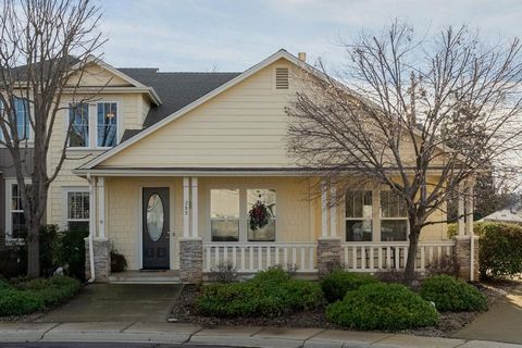 Located in the desirable Fieldstone neighborhood in Murphys, this beautifully maintained townhome is situated in one of the best parts of the subdivision. With tons of curb appeal, this charming 1,798 square foot home was built in 2005, has a great l...