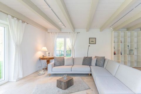 A historic thatched cottage from 1850 offers space for a large family or friends and is perfect for your holiday on the North Sea. Fantastic peace and a beautiful garden invite you to linger. The house has three bedrooms and can therefore accommodate...