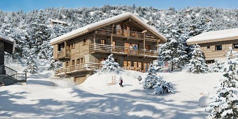 La Clusaz, Aravis Valley, 1.6 km from the village centre and 150 m from the Envers slope, in the sought-after area of 