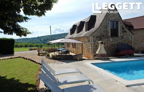 A17506 - Close to the village of St. Leon sur Vézère and situated in a calm environment you'll find this charming stone building complex consisting of two dwellings. A very nice and characterful farmhouse of approx. 90m2 with a large living room, ope...