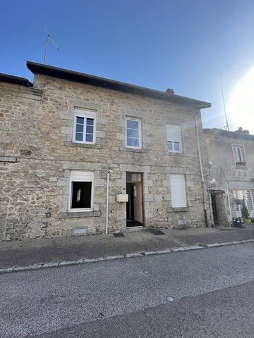 Exclusivity! Stone house located in the town of Sauviat sur Vige, close to all amenities. It comprises on the ground floor: living room, kitchen, an en-suite bedroom with shower, water point and toilet. On the first floor: four large bedrooms, a toil...