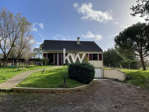 **EXCLUSIVE TO KELLER WILLIAMS** Discover the unique charm of the countryside in this haven of peace, a single-storey house nestled in the heart of a quiet and green setting in La Chapelle Montmartin. This exceptional property, presented exclusively ...
