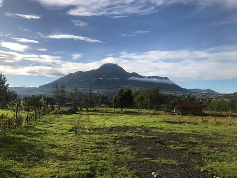 This property is located in the sector of Amiyacu, at the exit of Cotacachi, Via Imantag, 10 minutes from the center of Cotacachi. Amiyacu is one of the most sought after areas of Cotacachi because it is located on a plain with the best view of Cotac...