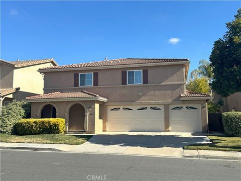 Great neighborhood, close to shopping, FWYS, Old Town Temecula and wine country. Spacious 4 bedrooms plus a large bonus room. Come through your front door to a spacious and airy living and dining room with wood floors. Enter your family room with a c...