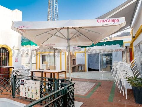 Commercial premises equipped to run as a restaurant/bar on the top floor of the Zoco shopping center in Nerja, at street level. It consists of a building (originally 2 adjoining premises) of 86 m2 with 2 terraces of about 60 m2 exclusive to this busi...