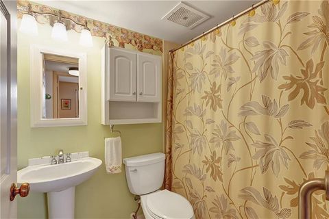 Behold, a splendid two-bedroom, two-bathroom condominium that offers a magnificent vista of the majestic Atlantic Ocean. Nestled within one of the most delightful communities on North Hutchinson Island, this abode is a treasure trove of endless activ...