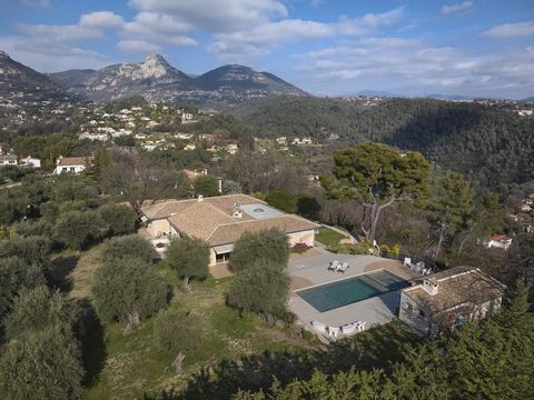 Set on a large, flat plot in a dominant, quiet position, this delightful single-storey Provencal villa offers an exceptional living environment and magnificent panoramic views over the baous, the mountains, the Provencal village of La Gaude and all t...