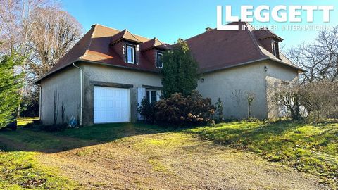 A26884JT24 - Great spot, with panoramic views, situated in St Pierre de Frugie. Work has been done on the property, inlcuding a new roof, new central heating with pellett burner, double glazing, water boiler with low energy consumption, individual se...