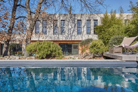 Aix en Provence, nestled at the end of a cul-de-sac, on the edge of a small forest, in an airy setting, this beautiful semi-detached contemporary house sits in 1500 m2 of beautifully landscaped grounds decorated with a 12 x 3m saltwater swimming pool...