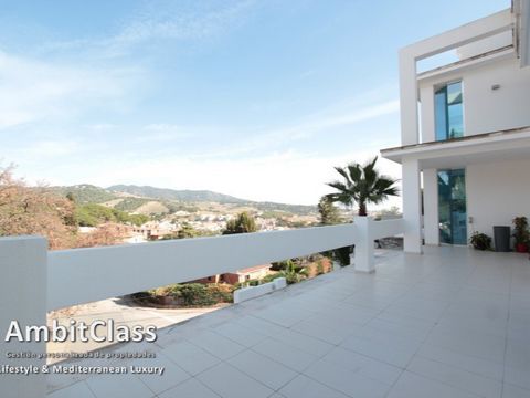 Full of light, good finishing and good taste. Alella is a municipality in the comarca of the Maresme, located 2 km from the beach and 15 km from Barcelona by the C-32. In a residential area of high standing will find this mansion cubes of 500 m² buil...