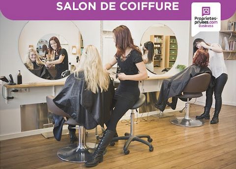 Carole RUBIO, au ... vous propose à la vente ce Salon de coiffure et barbier idéalement situé au coeur d'une commune dynamique en périphérie de Blois. Ce salon de bonne réputation dispose de 2 bacs, 4 postes de coiffage, avec 2 productions d'eau chau...