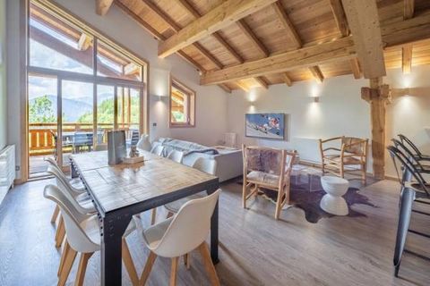Sublime 148sq.m duplex apartment nestled in the heart of the authentic village of Huez, linked to the resort by the Huez Express gondola. The apartment is located in an intimate chalet offering absolute tranquillity, consisting of just 3 units. This ...