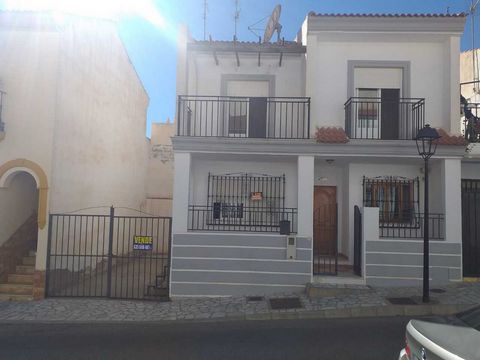 We are delighted to offer for sale this duplex home situated in Arboleas, with 96 m² built area, 80 m² living area, 3 bedrooms, 2 bathrooms, semi renovated and balcony. BalconyAs we enter the property on the left hand side is a large lounge/dining ro...